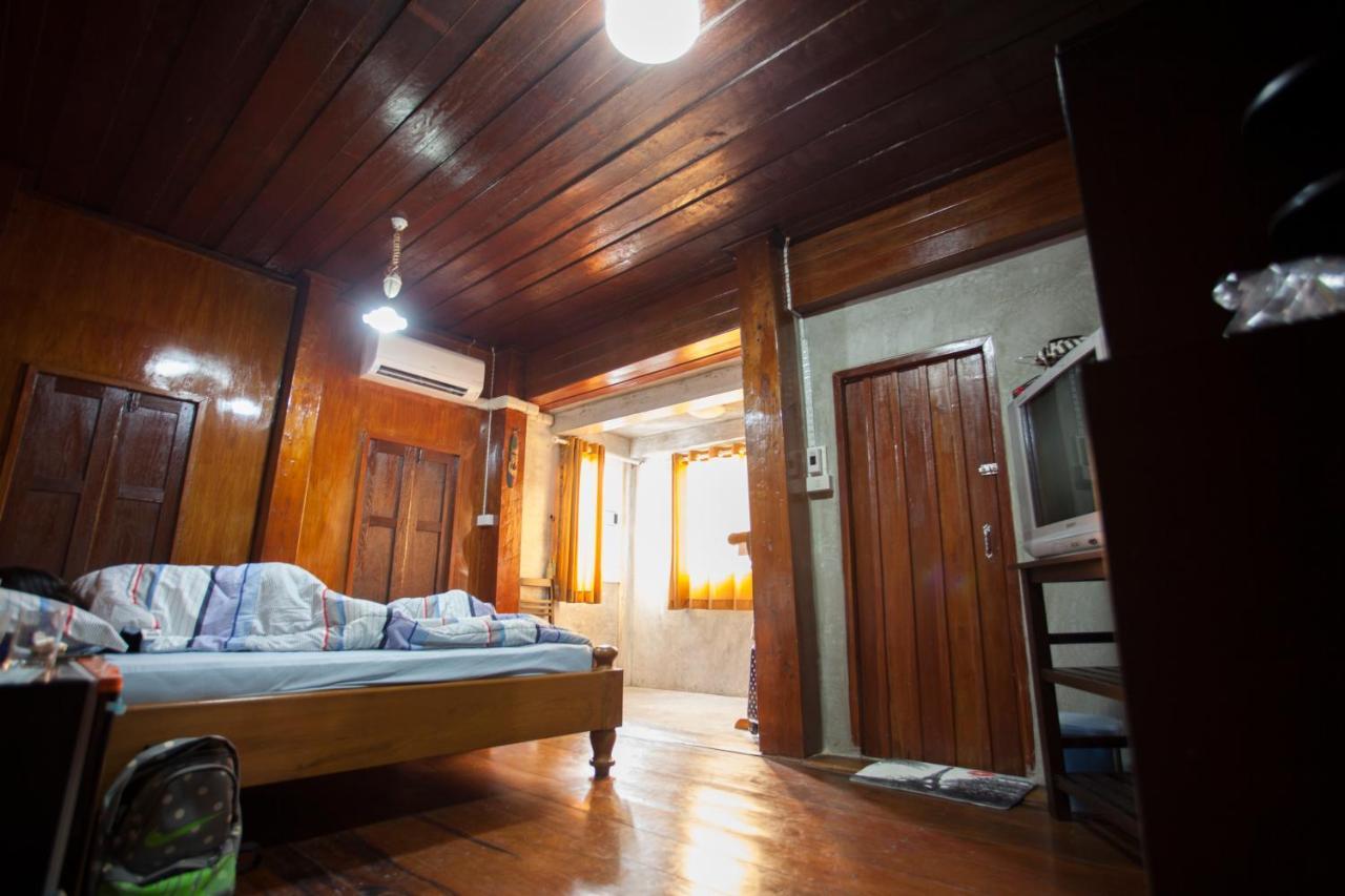 Solarcell Walking Street Homestay - โซล่าเซลล์ถนนคนเดินโฮมสเตย์ Ban Nong Nam Khan エクステリア 写真