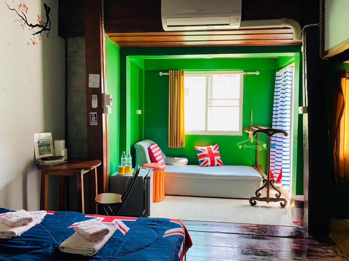 Solarcell Walking Street Homestay - โซล่าเซลล์ถนนคนเดินโฮมสเตย์ Ban Nong Nam Khan エクステリア 写真